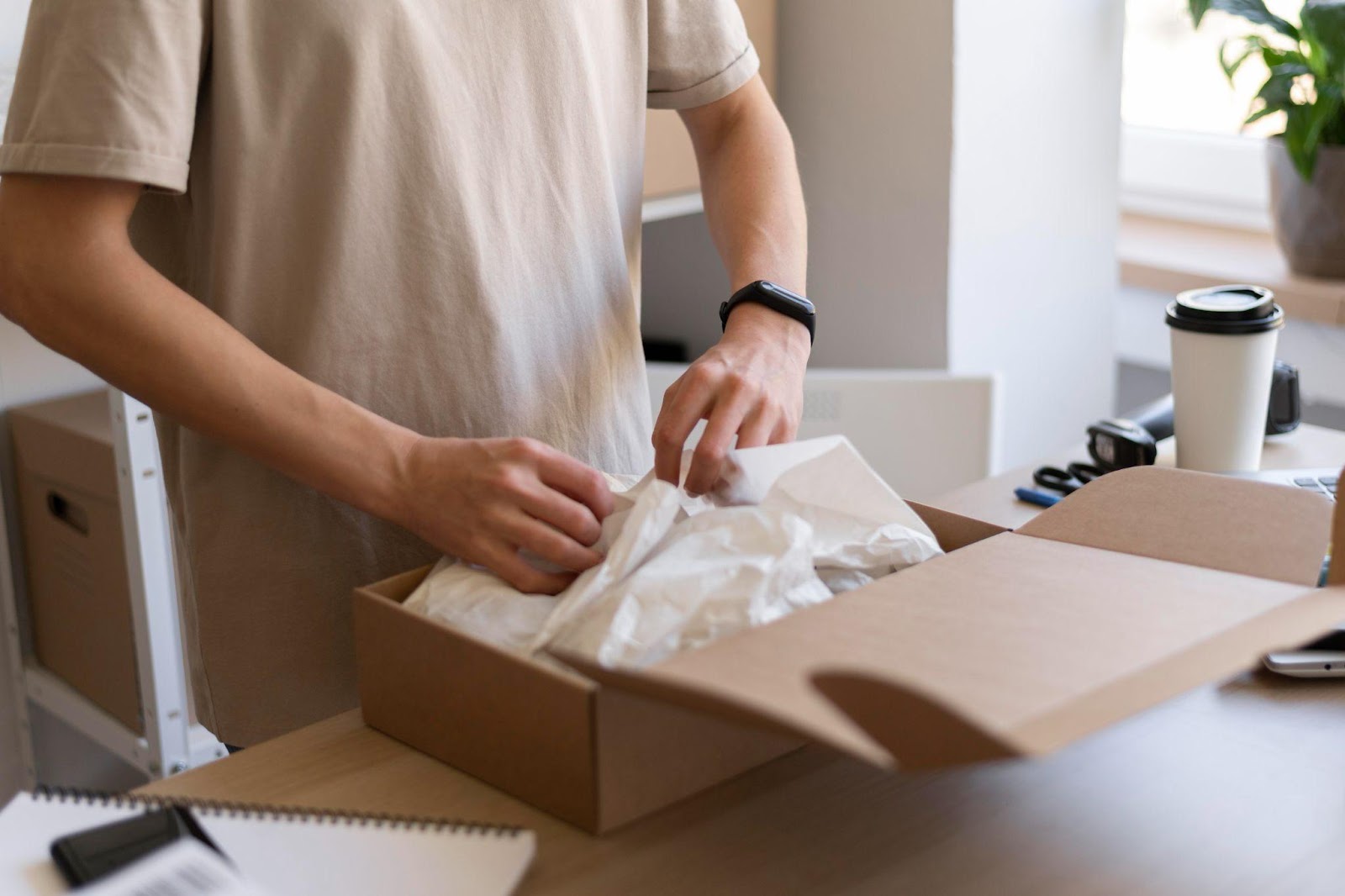 A person opens a product box and searches through the contents for instructions, emphasizing the importance of clear guidance for safe and effective use. The image reflects the initial steps of familiarizing oneself with a new product.