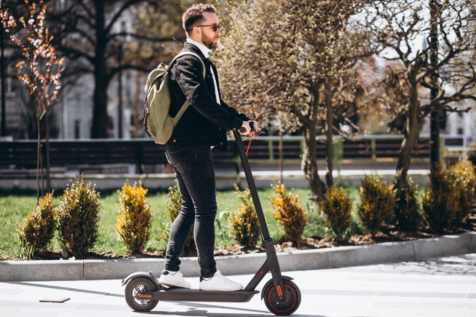 A person riding an electric scooter on a city street, symbolizing urban mobility. This image relates to electric scooter accidents, focusing on rental programs and the process of filing injury claims in case of accidents.